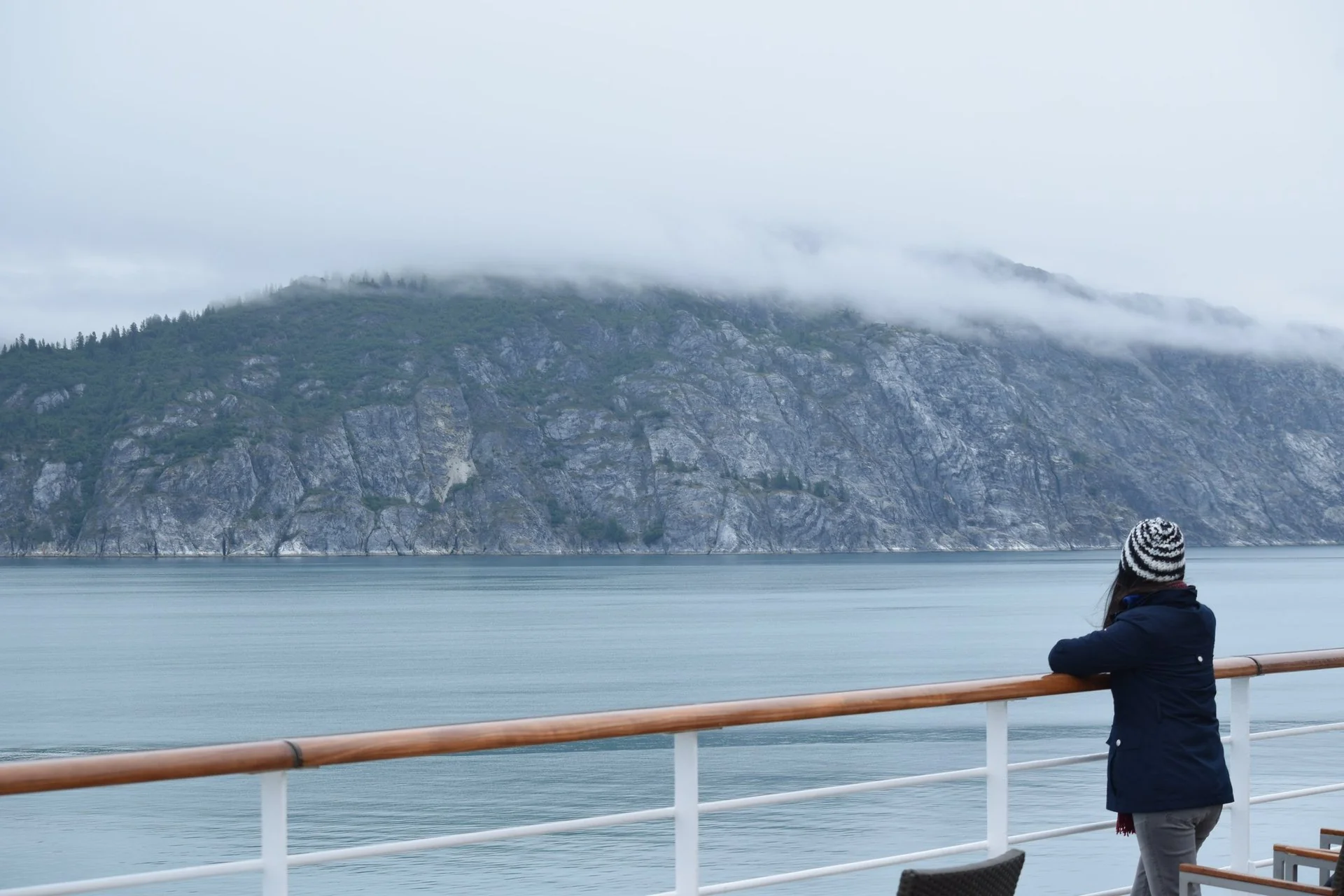Cruiseschip voor een gletsjer in Alaska